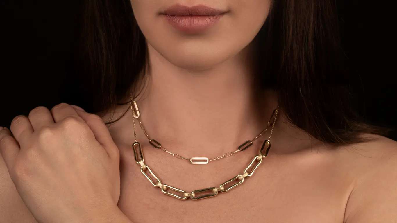 Złoty naszyjnik i bransoletka z BigDIAMOND na modelce - Jubiler Kraków