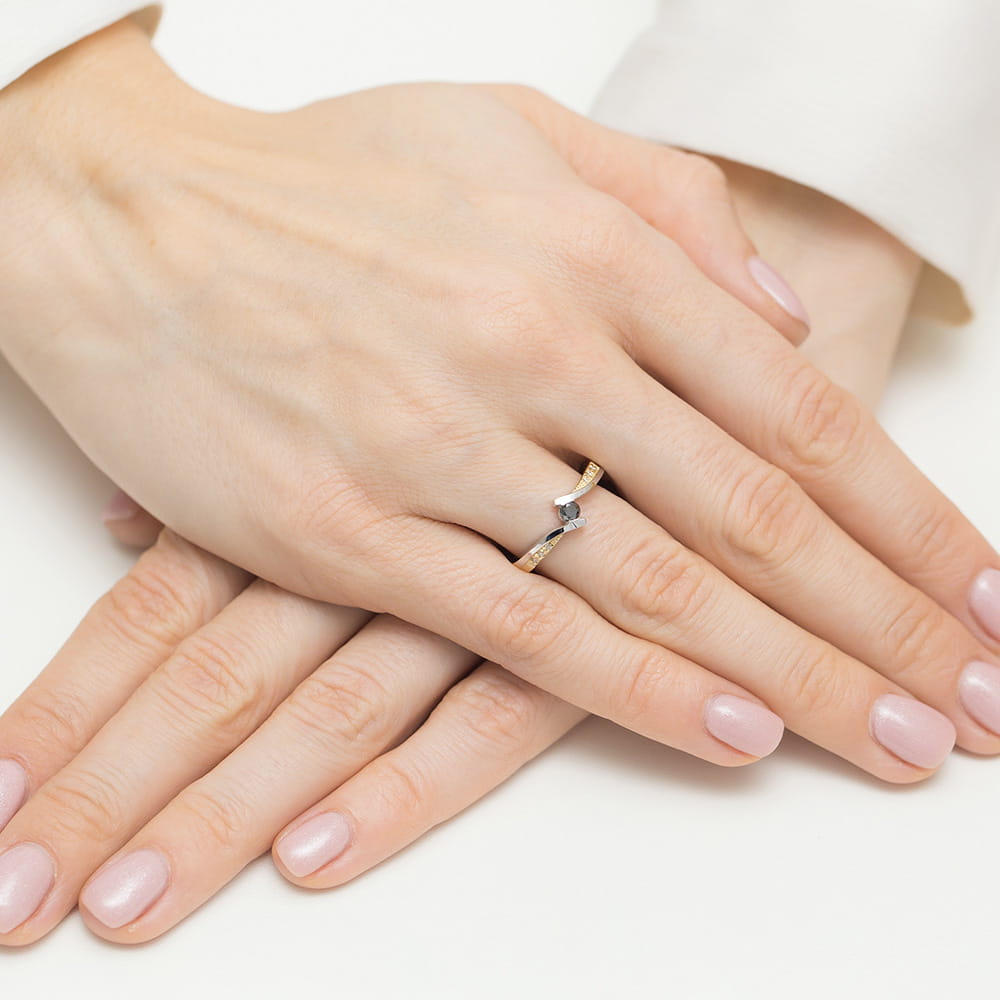 Pierścionek Czarny Diament 0,12ct żółte złoto 5 Pierścionek Czarny Diament 0,12ct żółte złoto - obrazek 4