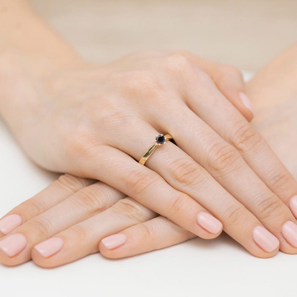 Pierścionek Czarny Diament 0,12ct żółte złoto 5 Pierścionek Czarny Diament 0,12ct żółte złoto - obrazek 4