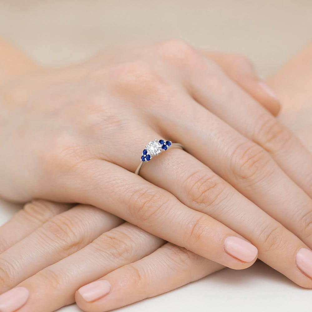 Pierścionek Biały Szafir 0,60ct białe złoto 5 Pierścionek Biały Szafir 0,60ct białe złoto - obrazek 4
