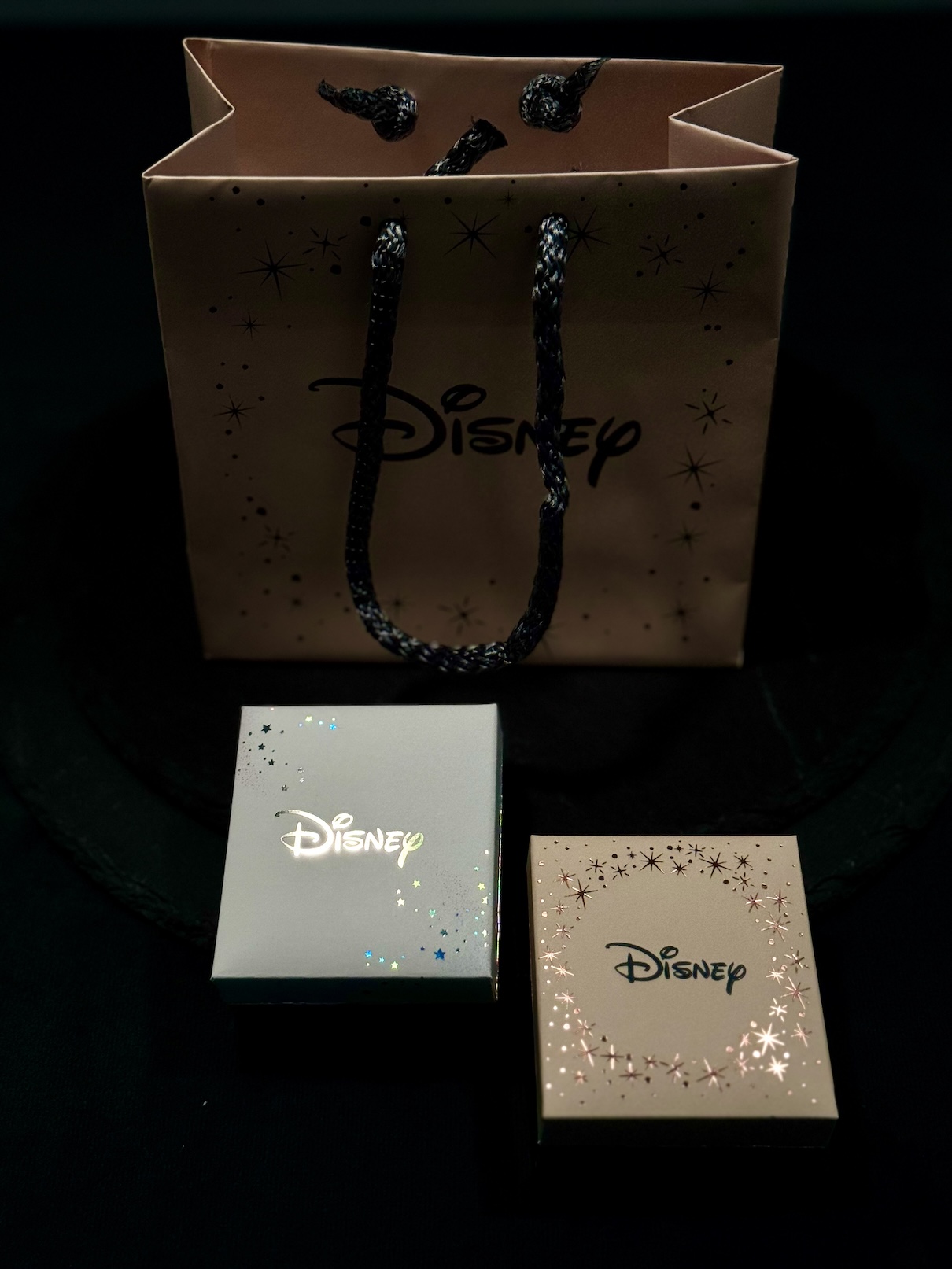 Torebka prezentowa Disney z pudełkami na kolczyki – czarne tło, BigDIAMOND Kraków
